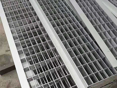 鋼平臺格柵板：提升工業(yè)環(huán)境安全和效率的理想選擇